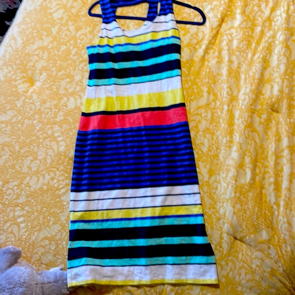 Super cute Tommy Bahama mIddy. Lightweight and comfy.